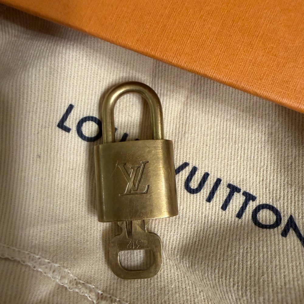 Louis Vuitton Lock & Key - Picture 5 of 5